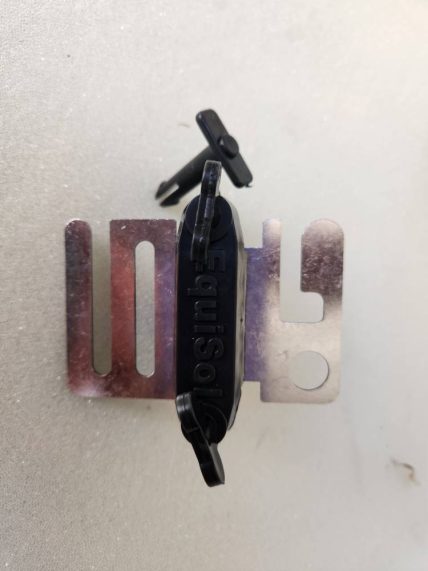 End Clips and Gate Latches for Y Posts